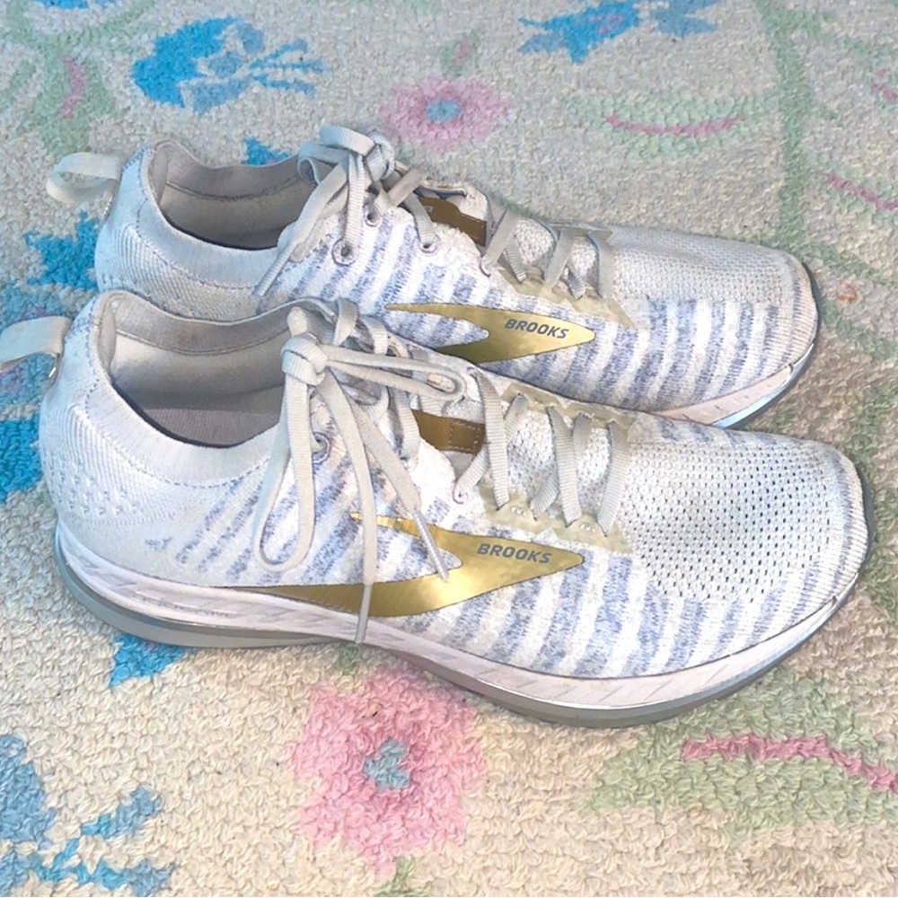 Brooks Running Shoes Great Condition Size 10.5 Women's